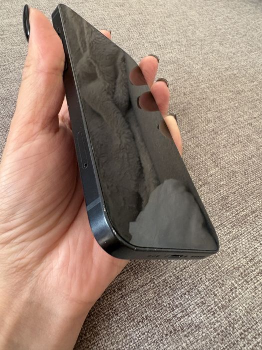 iPhone 13 ,цвят midnight 128GB