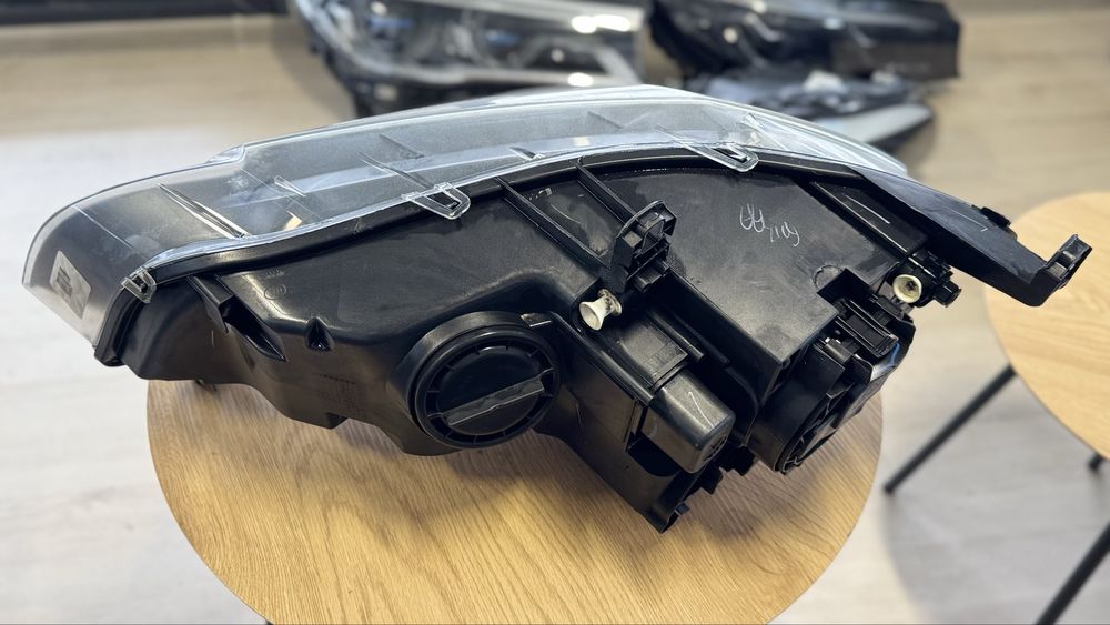 BMW E70 Десен фар