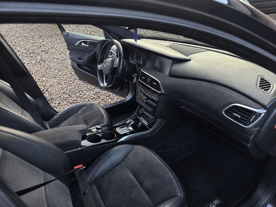 INFINITI Q30 2016 — imagine 3