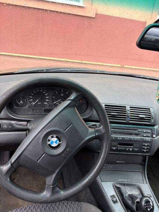 Mașina BMW SERIA 3