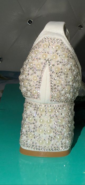 Новые туфли с жемчугом