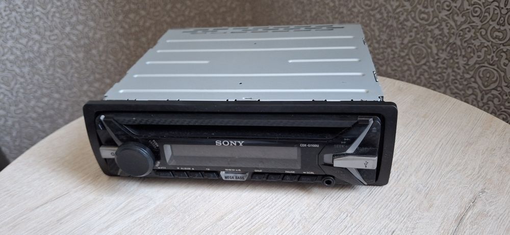 Автомагнитолы Pioneer и Sony