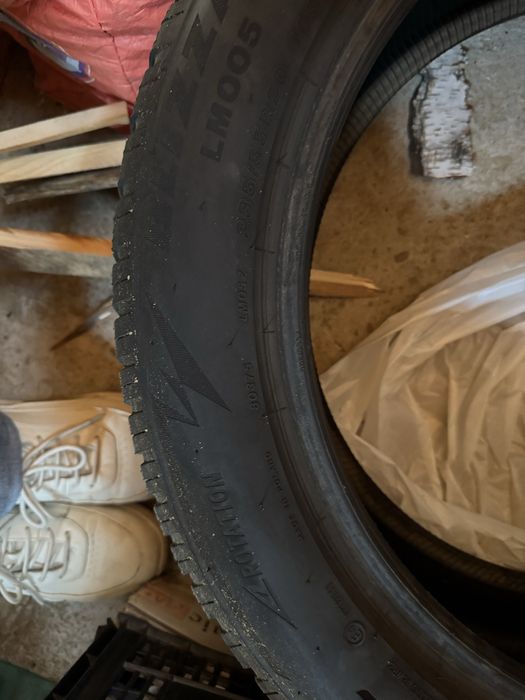 Cauciucuri de iarnă Bridgestone Blizzak 235/55 R20