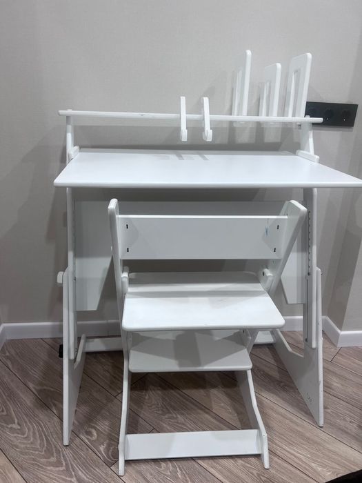 Продам детский стол и стул