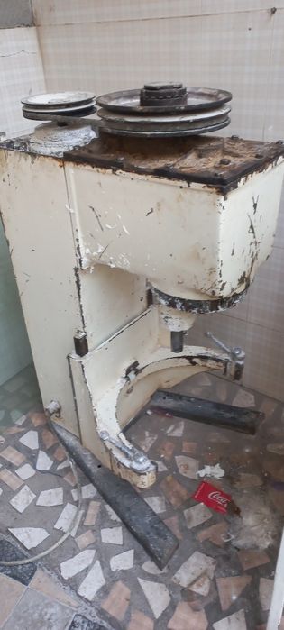 Венгерский миксер 70 литрли сотилади