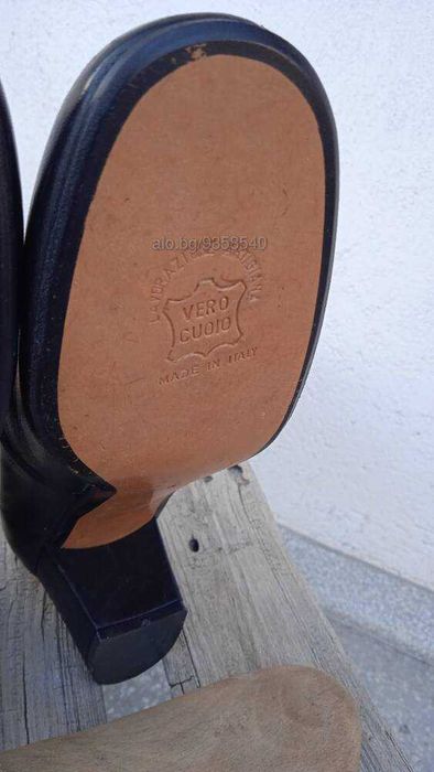 Колекция от ръчно правени и от лимитирана серия италиански обувки