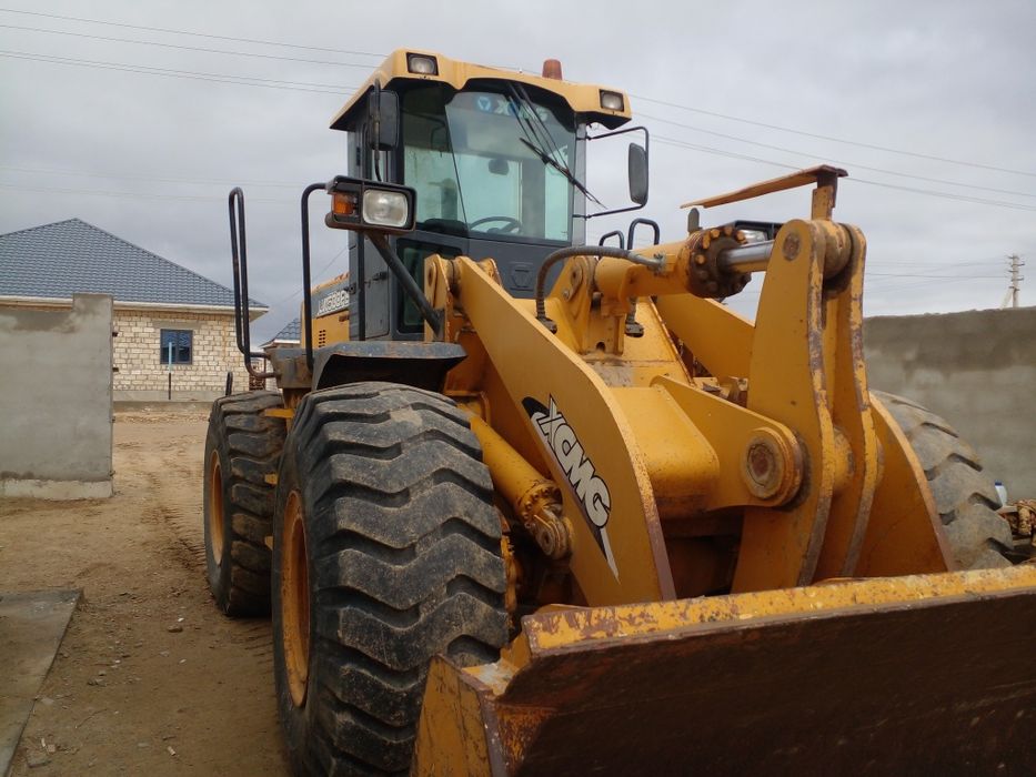 Погрузчик 3 КУБ. xcmg LW500FL.