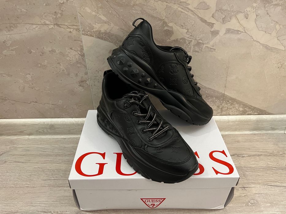 Оригинални сникърси Guess