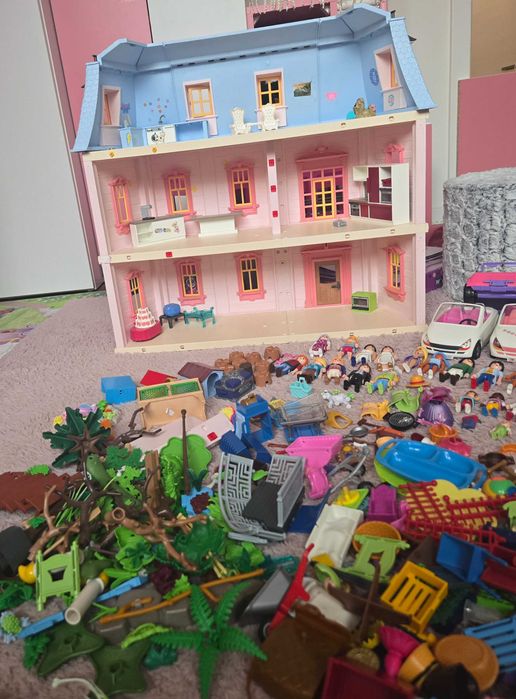Къща Playmobil 5303 + много допълнителни артикула