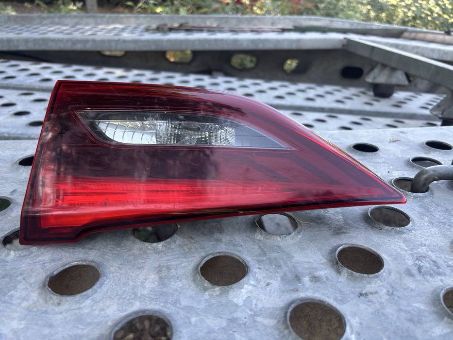 Стоп Toyota Avensis