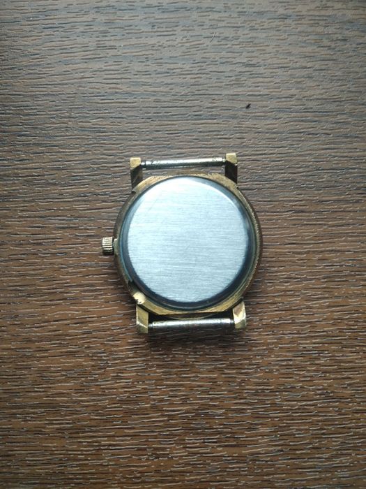 Qo‘l soat sotiladi