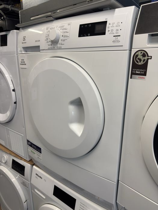 Uscător de rufe cu pompă de căldură Electrolux EDH3584PBW