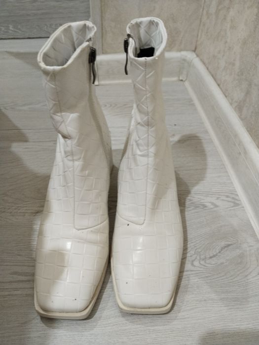 Женская обувь в хорошем состоянии