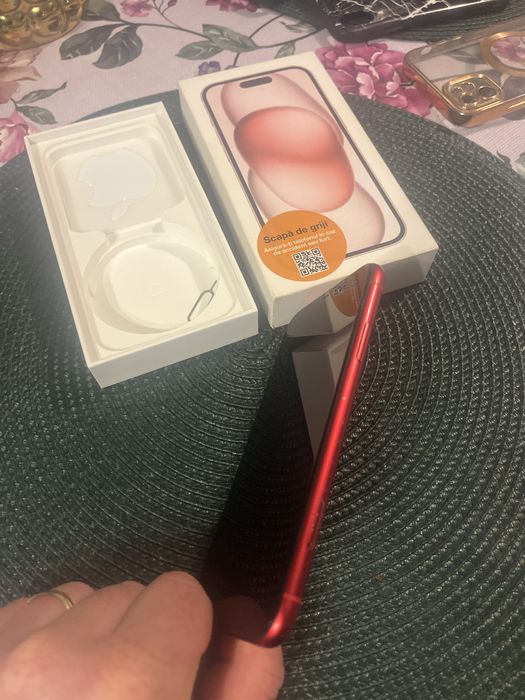 Iphone 11 Red 128 gb cu 9 huse cadou