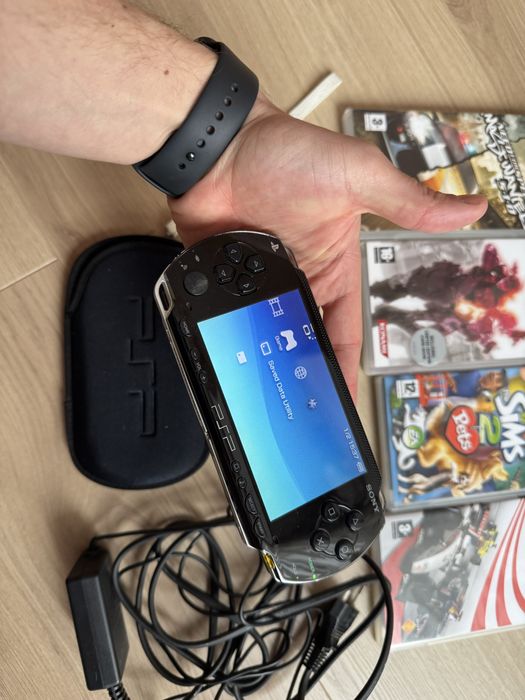 PSP 1004 с игри и аксесоари