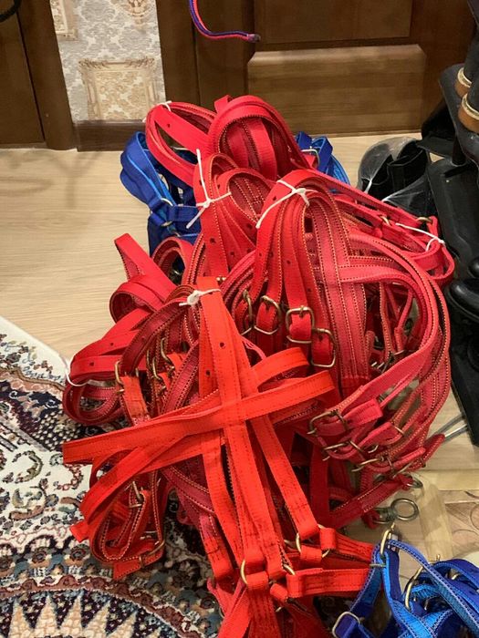 продам уздечки, недоузки, седла
