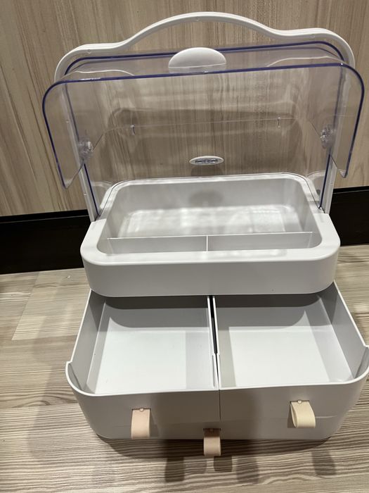 Органайзер за козметика