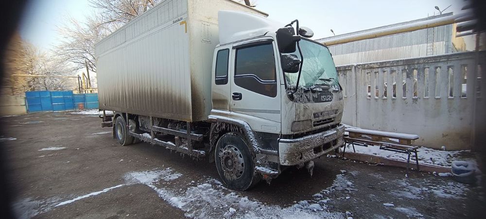 Обтекатель "корона"для грузовиков Исузу FVR,в наличии 2 шт для 10т