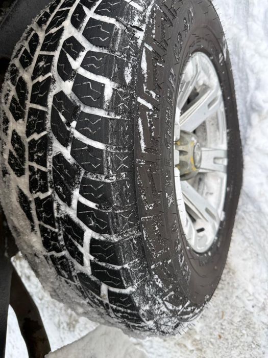 Продам летние шины с дисками