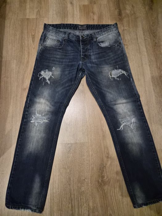Оригинални дънки на Dsquared2 и Zu Elements