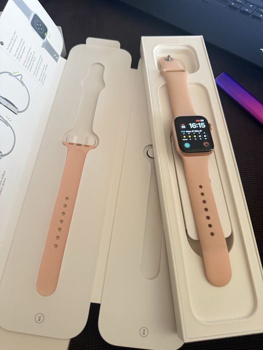 Apple watch SE pink gold aluminium case