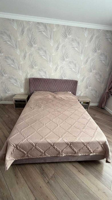 Продам двуспальную кровать с матрасом!