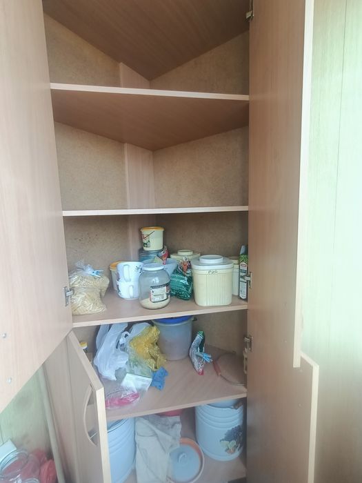 Угловая полка и угловой шкаф