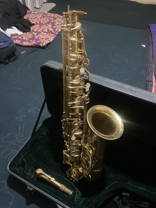 Саксафон срочна прадам 200$