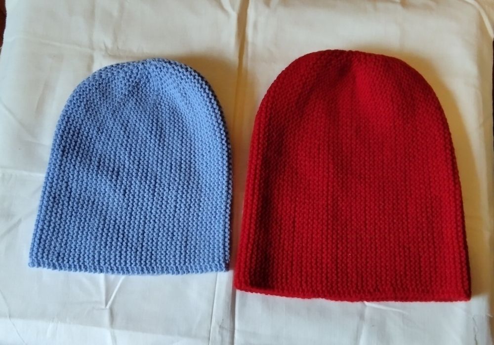 Продаю шапки женские.