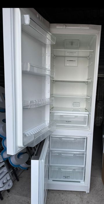 Продам холодильник INDESIT
