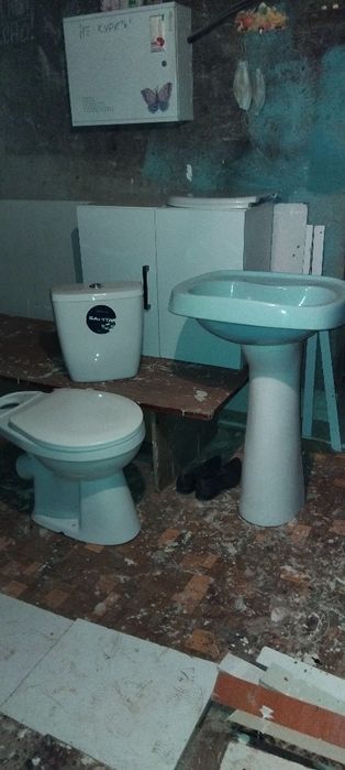 Унитаз строй.вар бачок умывальник аяғымен және аяқсыз.