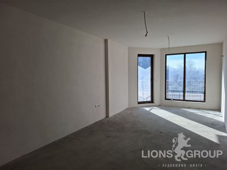 Продава се Двустаен апартамент в Варна, Колхозен пазар - 79 кв.м за 1058 €/кв.м - Снимка #1