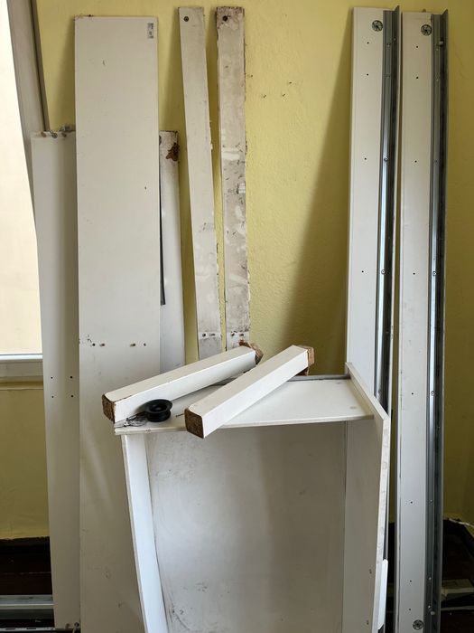 Продавам мини спалня и гардероб