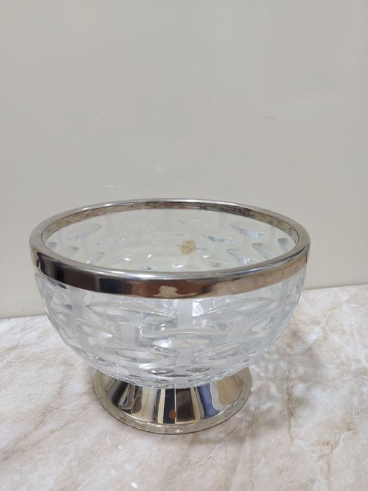 Ваза с ободком на ножке. Новая. Чехия.