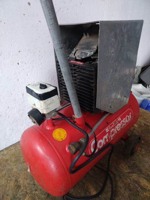 Маслен компресор 250W бутилка с обем 25 литра/ дебит 220 л./м. 
Оборуд