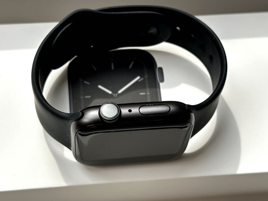Apple Watch Series 5 | 44 mm | Space Gray | Sports Band Space Black | ПЕРФЕКТЕН | ПЪЛЕН КОМПЛЕКТ