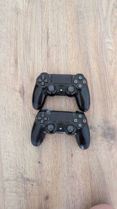 Vând PS4 Slim 600GB plus jocuri si controlere