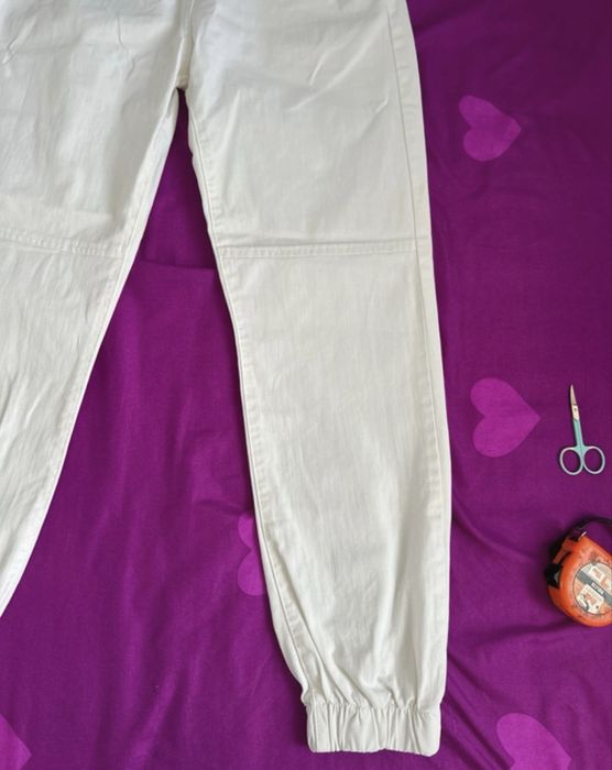 Bershka Pantaloni albi dama stil Jogger/Cargo marime 34