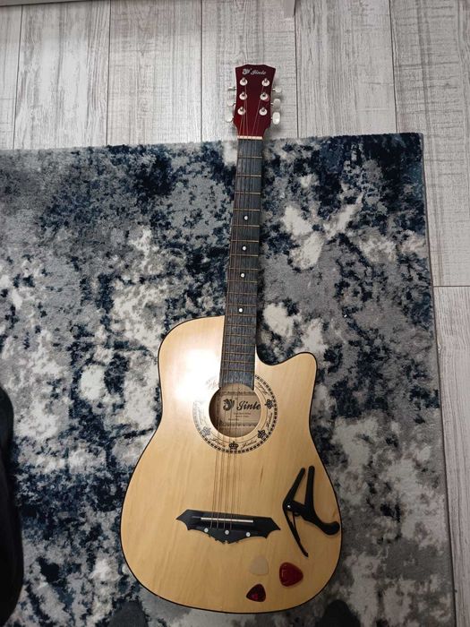 Vând chitară acustică