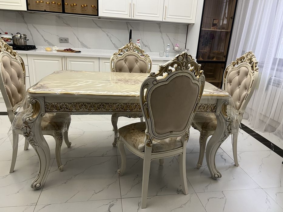 Продам стол и 4 стулья