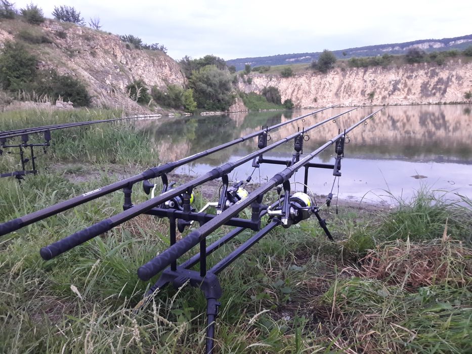 Шаранджийски пръчки с макари + резервни шпули с ново влакно на  FOx