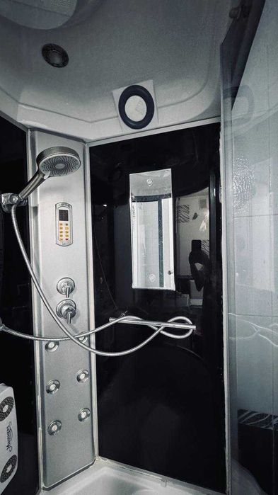 Душевая кабинка с массажем