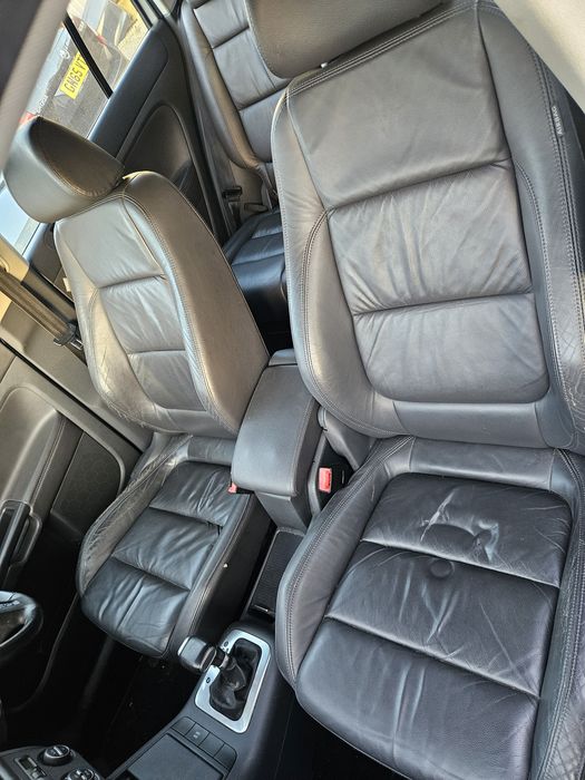 Scaune piele Golf 5/6 Plus cu încălzire.