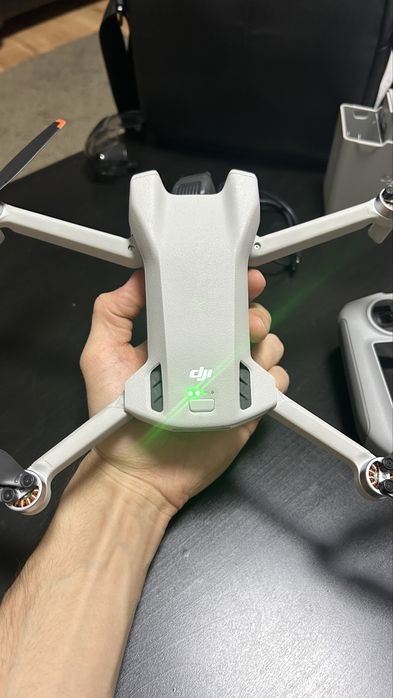 Продам дрон/квадрокоптер DJI Mini 3 RC Fly More combo