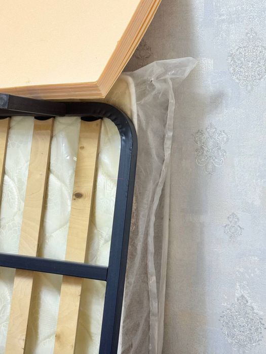 Продается спальный гарнитур, темно коричневого цвета