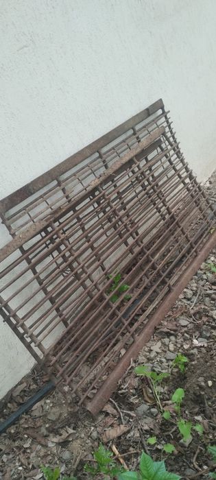 Vind grătare pentru a face bocșe animale preț 100 bucata ungratar are 60 cam 60kilograme