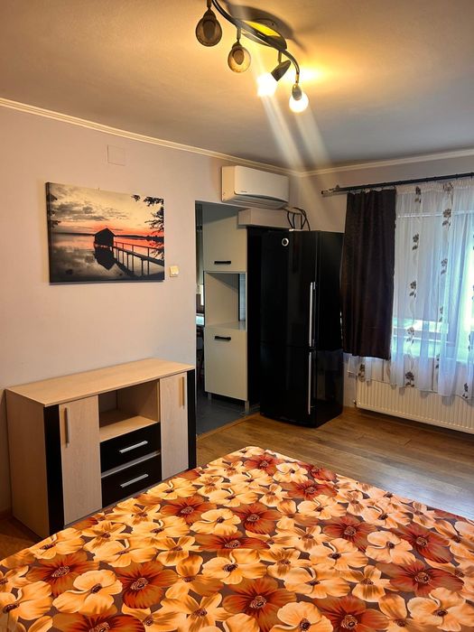 Închiriez apartament cu o camera