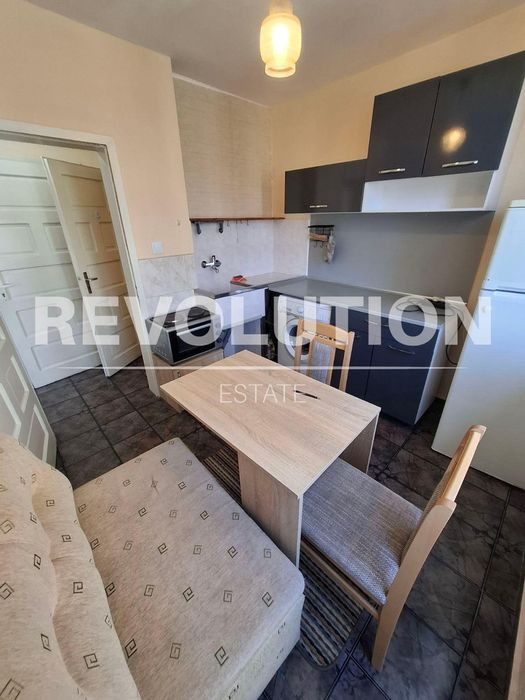 Дава се под наем Двустаен апартамент в Варна, Център - 60 кв.м за 348.84 € - Снимка #2