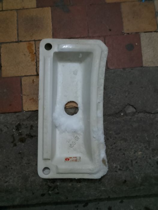 Крышка от бочка для унитаза