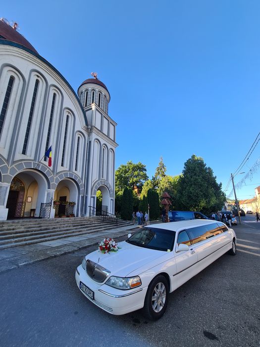 Limuzina Lincoln Town Car 2008 de inchiriat